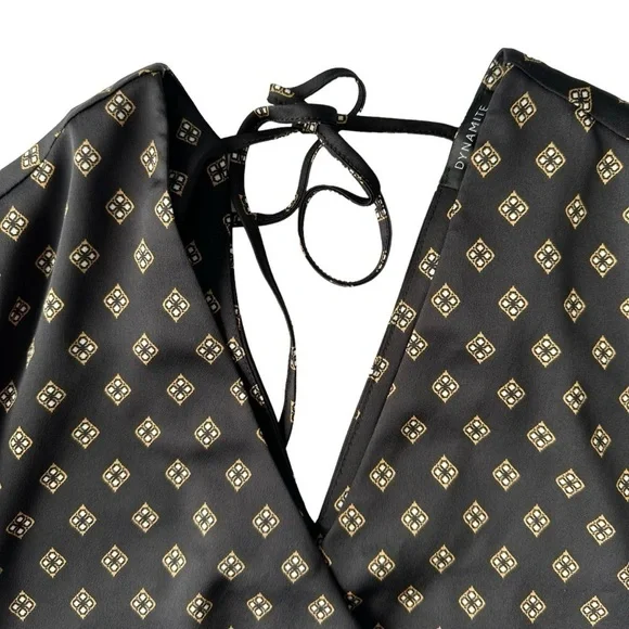 DYNAMITE V-NECK SHORT SLEEVE SATIN TOP IN BLACK WITH GOLD DETAILS  SIZE XS - Picture 3 of 11